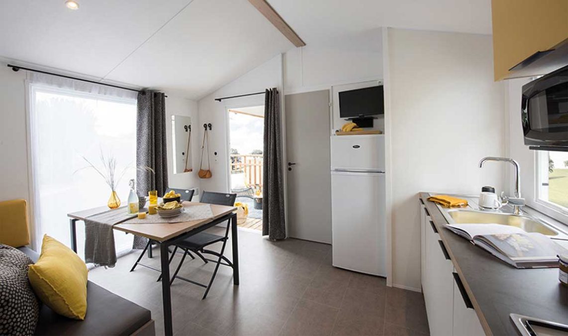 Telline-vue-sejour-du-mobil-home-installe-dans-le-golfe-du-morbihan