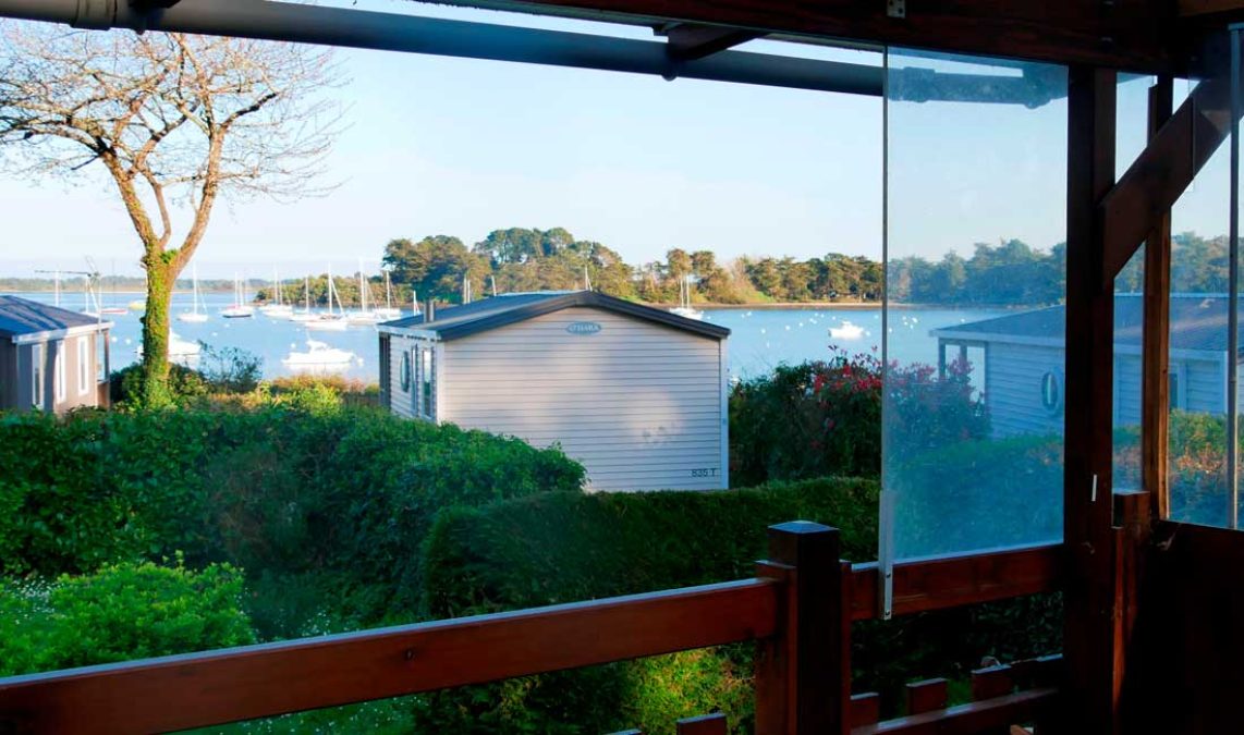 Terrasse-du-mobil'home-Cormoran-du-camping-de-Bilouris
