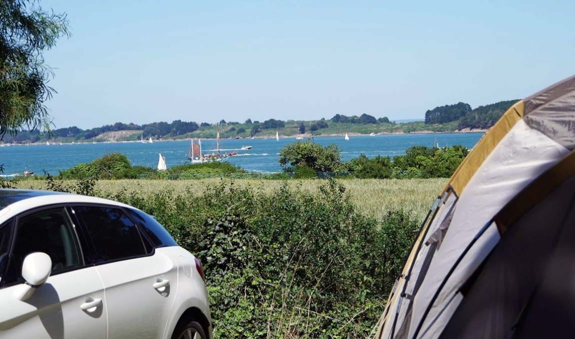 emplacement-caravane-camping-bor-de-mer-arzon