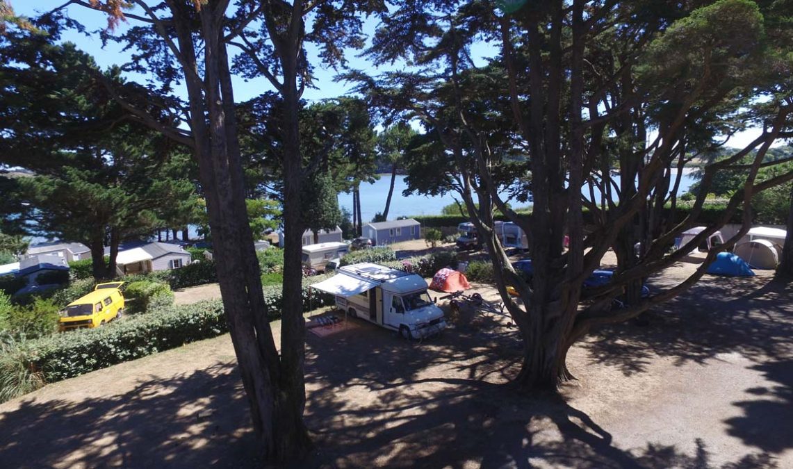 emplacement-tente-bord-de-mer-arzon