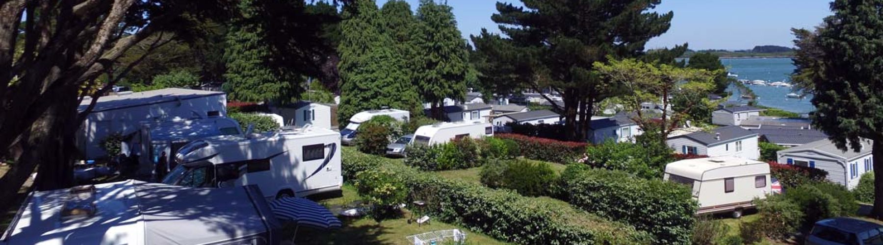 emplacement-tente-en-bord-de-mer-golfe-du-morbihan