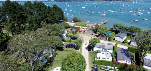 emplacements-tentes-camping-car-caravane-au-camping-de-port-navalo