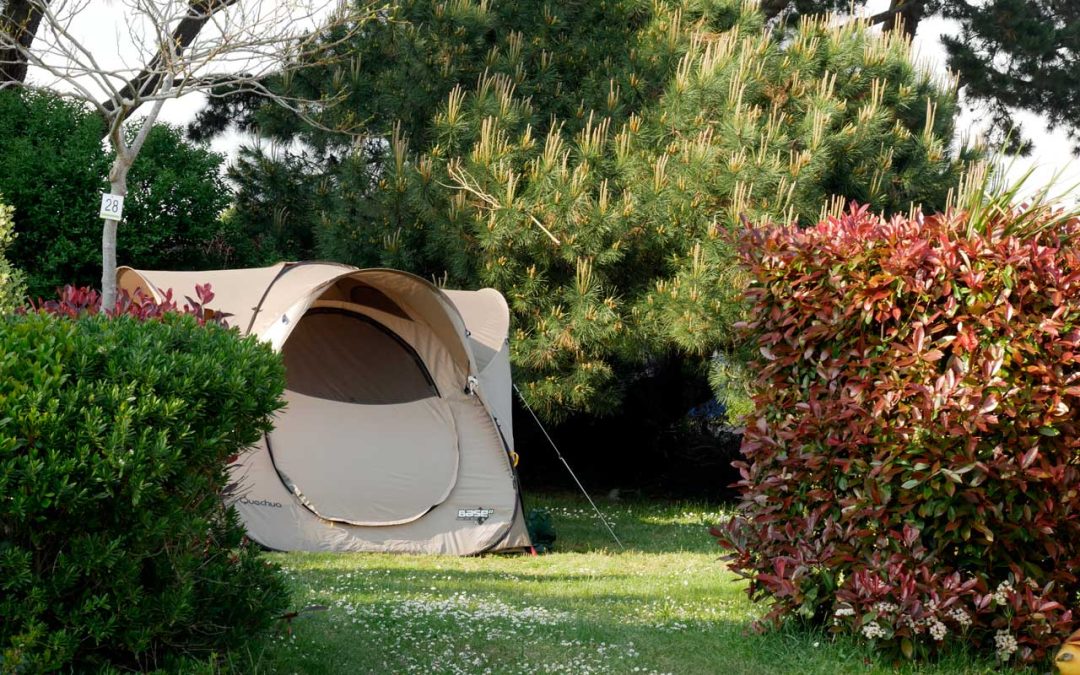 tente-en-bord-de-mer-dans-le-golfe-du-morbihan